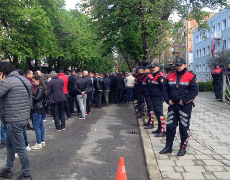 'Rruga e Kombit' tjetër padi protestuesve, procedohen disa nga qytetarët që qëndruan para Drejtorisë së Policisë