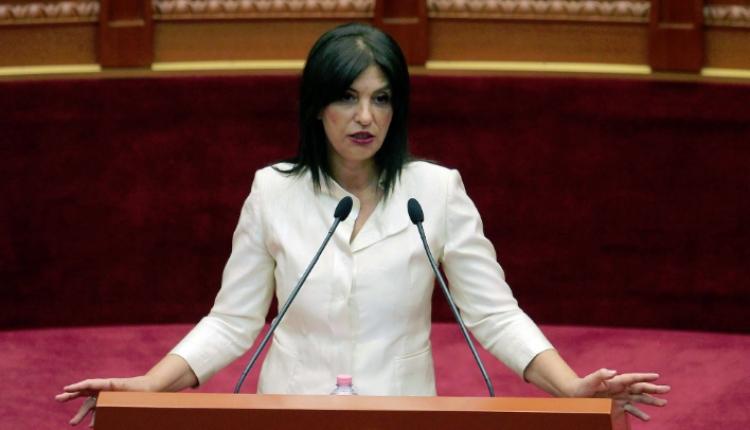 Jozefina Topalli zbulon sekretin: 3-4 deputetë të Partisë Socialiste më bënin poezi dhe m’i linin mbi tavolinë