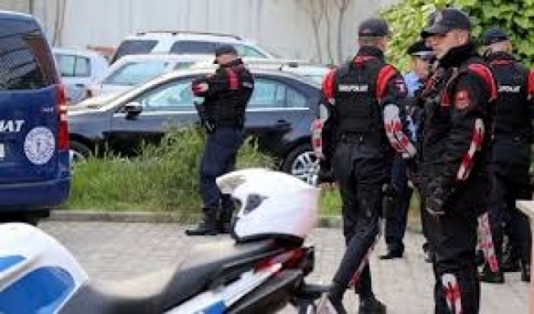 Kundërshtuan me dhunë shefin e Komisariatit në Elbasan, arrestohen shtetasit Mehmet Daka 38-vjeç dhe Ervis Daka 31-vjeç