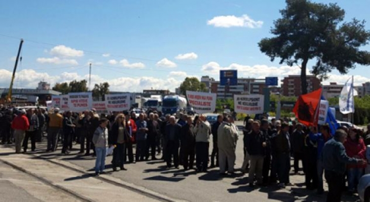 Punonjësit e Hekurudhës dalin në protestë: 