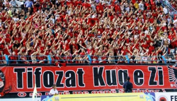 Gjesti i admirueshëm! Shqiptari i kthen tifozit të Uellsi-t kuletën plot me lekë dhe fiton zemrat e tyre[FOTO]