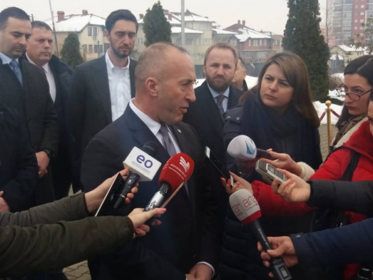 Taksa 100%, Haradinaj takim me ambasadorin amerikan: Dikur bora do të shkrijë!