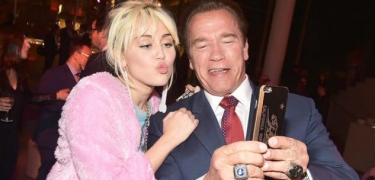 Miley Cyrus, foto selfie me ish-vjehrrin [FOTO]