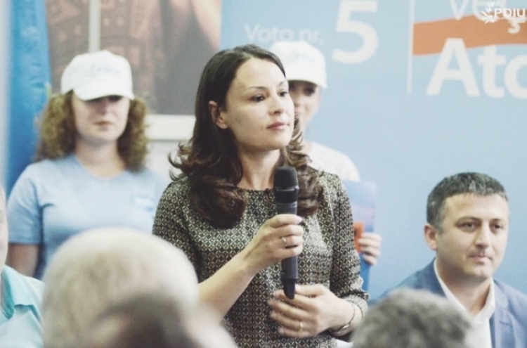 KQZ i jep mandatin Elena Xhinës, si deputetja më e re e PDIU