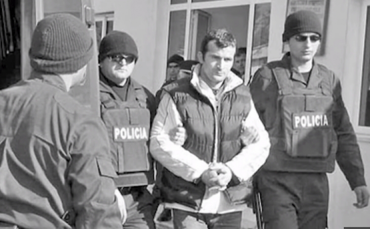 U lirua dje para kohe, sot shpallet në kërkim ‘i tmerrshmi i Beratit”, arrestohet drejtori i burgut