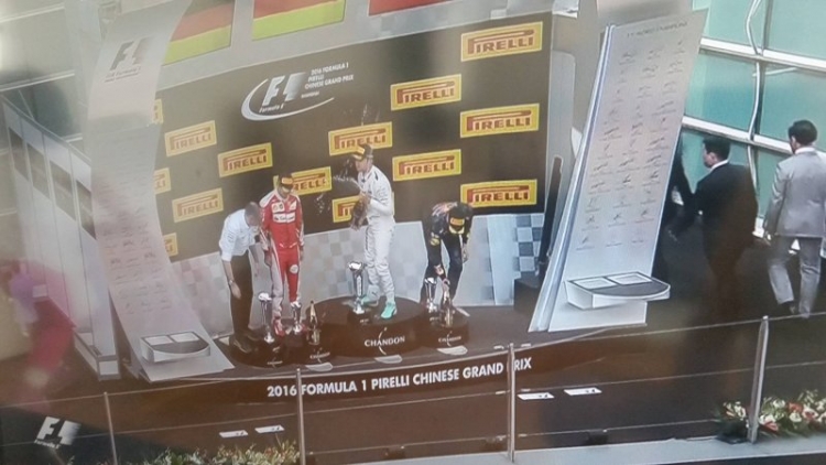 Rosberg nuk di të ndalet, fiton edhe në Kinë