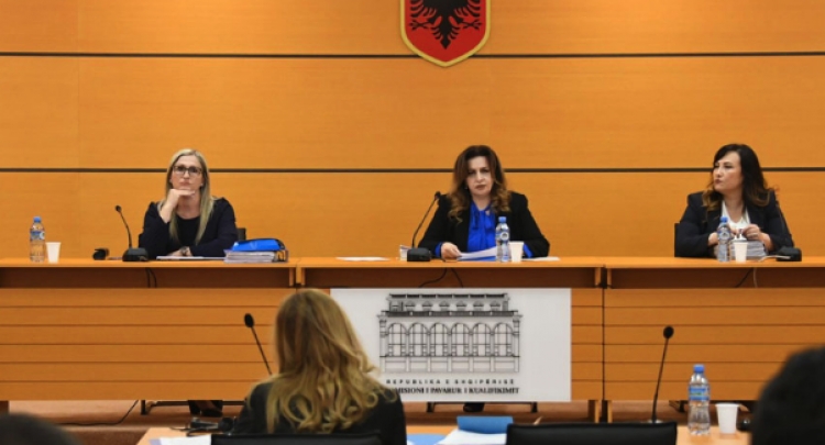 Vijon ‘fshesa’ e vettingut, shkarkohet kryetarja e Gjykatës së Tiranës [EMRI]