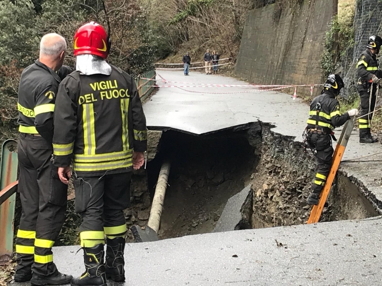Mot i keq në Itali, 200 persona të izoluar nga përmbytjet dhe rrëshqitjet e tokës [FOTO]