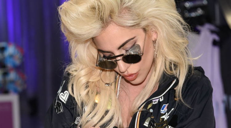 Një spektakël jo dhe aq i bukur: Lady Gaga del pa reçipeta dhe...dështon! [FOTO]