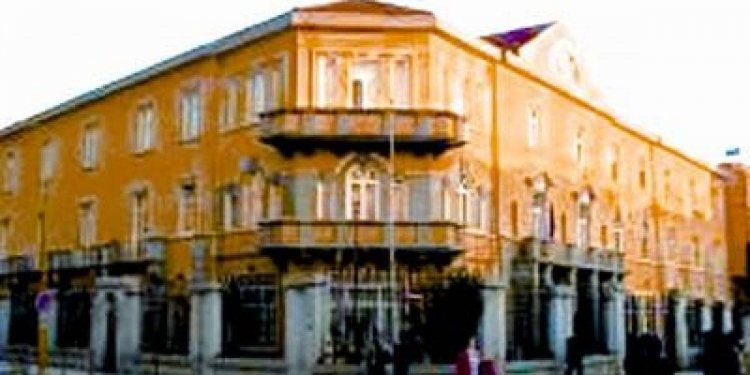 Ministria teknike e Arsimit iu vë “fshesën” 10 zyrtarëve të lartë