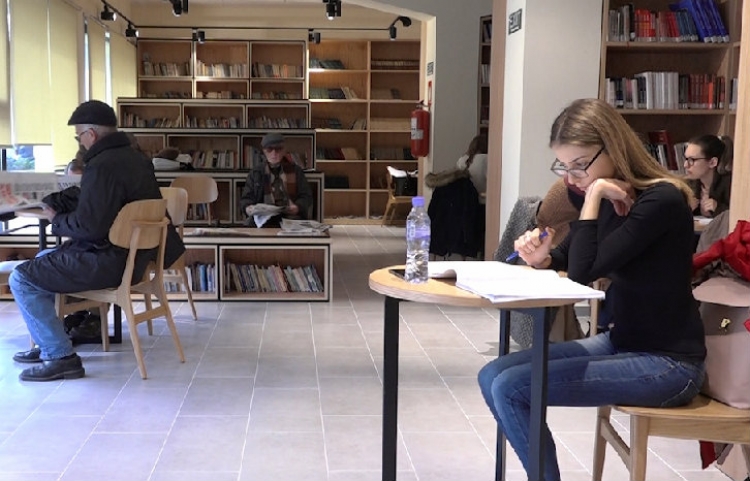 Vëzhgimi i IN News, rinovimi i bibliotekave të lagjes rikthen interesin e të rinjve për leximin [VIDEO]