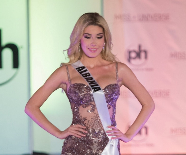 Si u rendit bukuroshja shqiptare Blerta Leka në “Miss Universe 2017”
