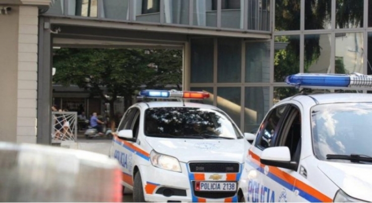 Durrës, policia arreston 23-vjeçarin Arjan Ajazi pasi plagosi me thikë 19 vjeçarin me inicialet I.R