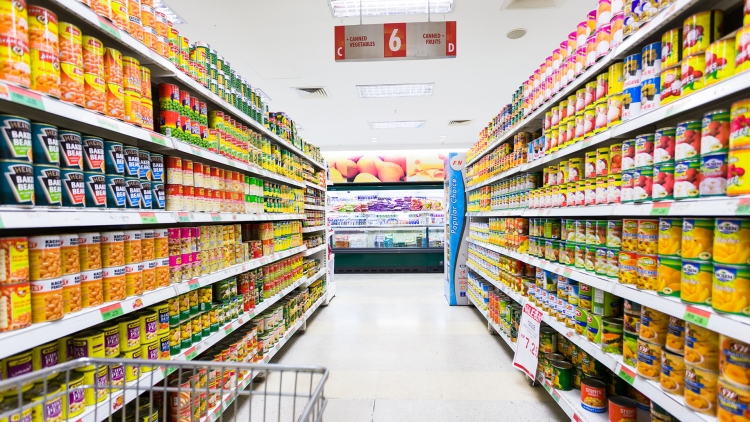 Shpenzoni shumë? Ja disa këshilla si të kurseni paratë kur shkoni në supermarket