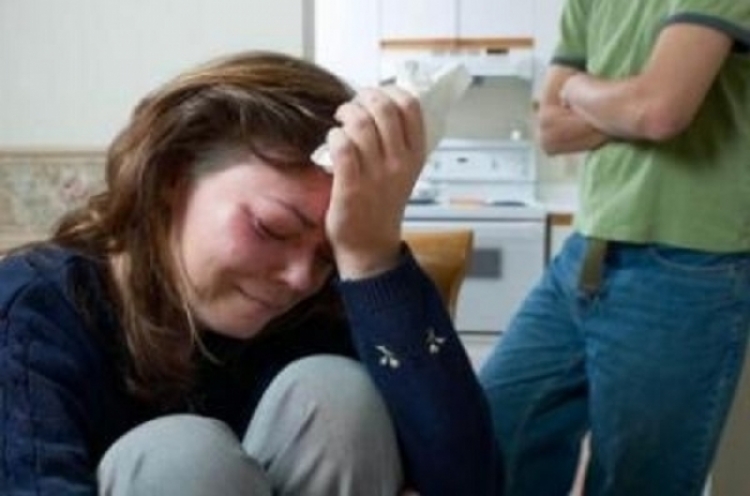 Korçë, ushtronte dhunë ndaj të ëmës, arrestohet i mituri 17-vjeçar