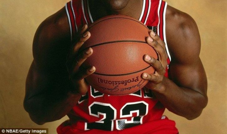 33 vjetori i debutimit në NBA. Shikoni kush është legjenda e basketbollit…[FOTO]