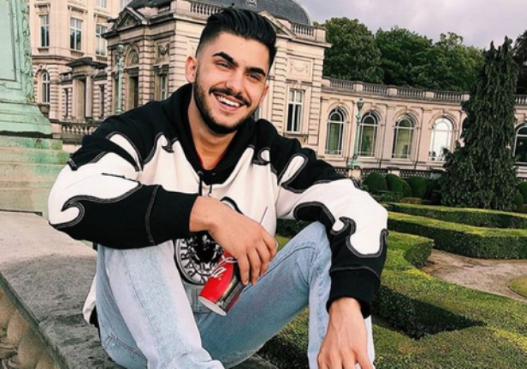 Butrint Imeri nuk kursehet aspak! Shikoni sa kanë kushtuar këto detaje në look - un e këngëtarit...[FOTO]