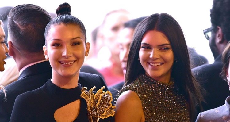 Bella Hadid i vjedh vëmendjen Kendall-it, pa reçipeta në pasarelë! [FOTO]