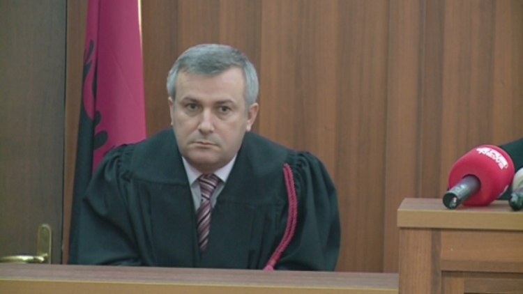 Prokuroria kërkon 2.8 vite burg për ish-gjyqtarin Shkëlqim Miri, të akuzuar për korrupsion