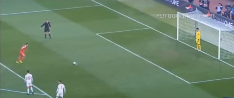 E pabesueshme që nuk shënon! Penalltia e Serbi-t shkakton të qeshura në stadium: “Jam një budalla...”[VIDEO]