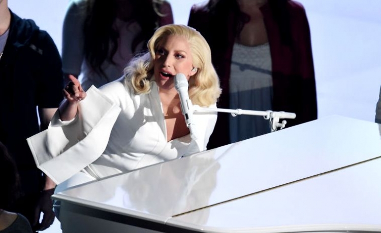 Lady Gaga: Performanca në Oscar, plagë e vjetër