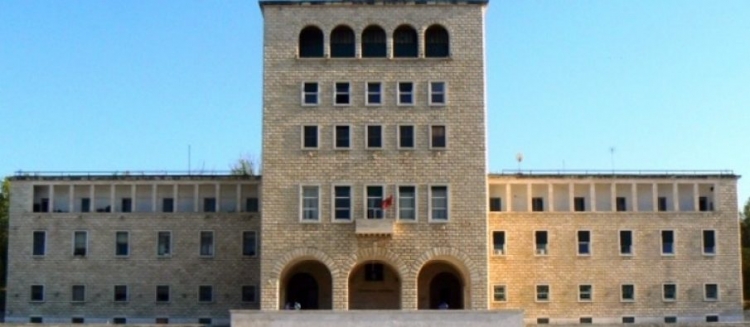 Të rinjtë po braktisin universitetin, në 4 vite 44 mijë studentë më pak [FOTO]