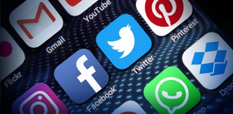 Menaxheri i Facebook pranon: 'Rrjetet sociale po kërcënojnë seriozisht demokracinë'