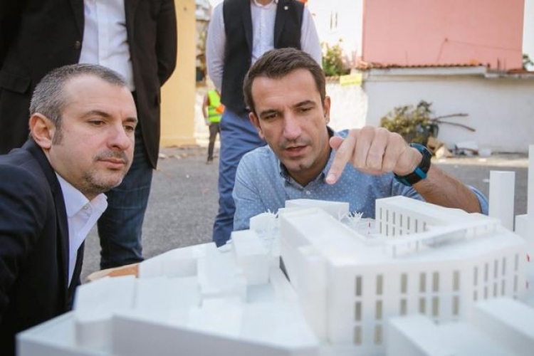 Erion Veliaj: “Ndërtojmë 4 shkolla në vit dhe do ti japim fund mësimit me dy turne”