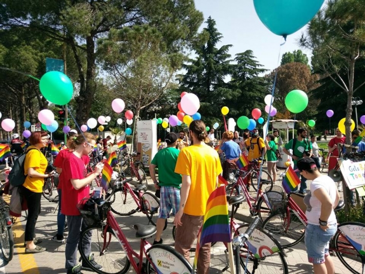 Parada e LGBT/ U shmang parakalimi tek çadra e PD [VIDEO]