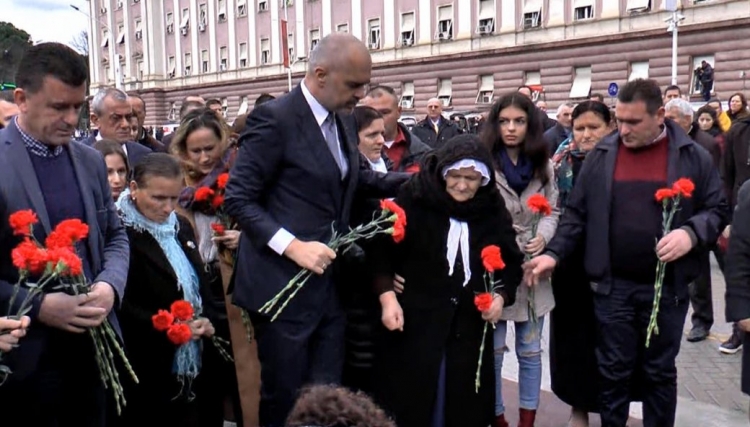 ’21 janari’ homazhe tek Bulevardi, Rama: Pres me padurim të dënohen përgjegjësit