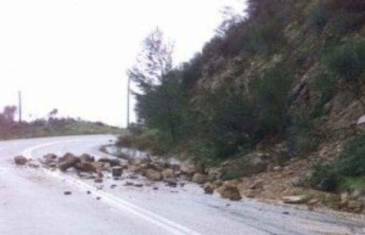 Moti i keq, rrëshqitje dherash në aksin Prrenjas-Librazhd