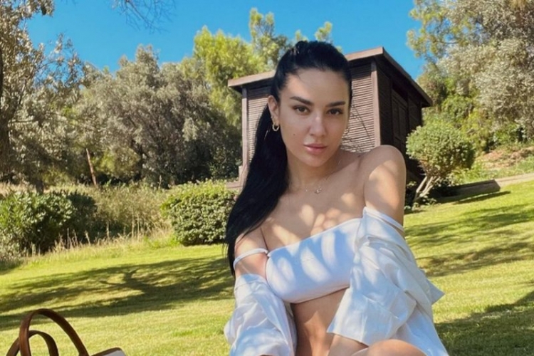E kritikuan për PHOTOSHOP dhe filtra, reagon Bora Zemani dhe iu mbyll gojën të gjithëve