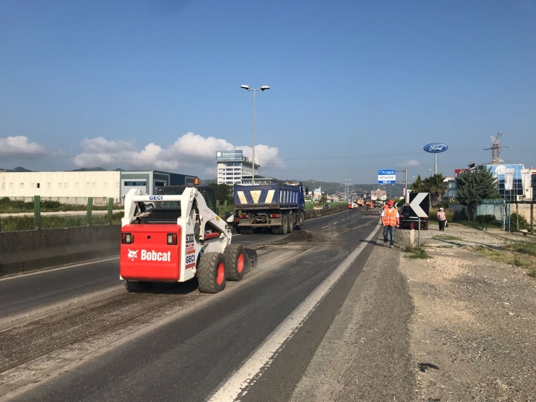 Rruga e shkatërruar, nisin punimet në aksin Tiranë-Durrës
