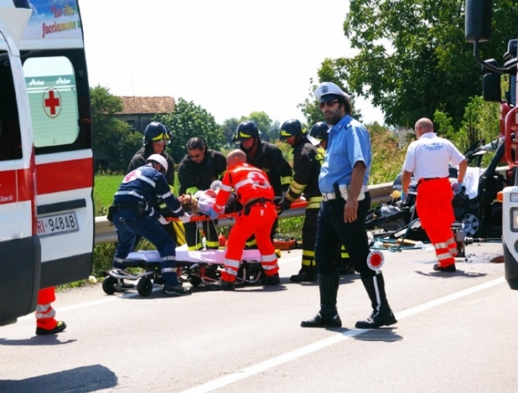 Itali/ Makina përplas për vdekje 17 vjeçarin që lëvizte me një motor të vjedhur