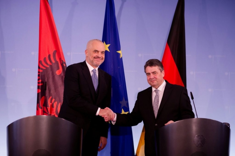 Javë e “nxehtë” politike! Me mesazhe nga ndërkombëtarët për Shqipërinë