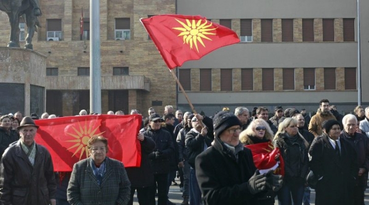 Protestë para Kuvendit të Maqedonisë kundër ndryshimit të Kushtetutës