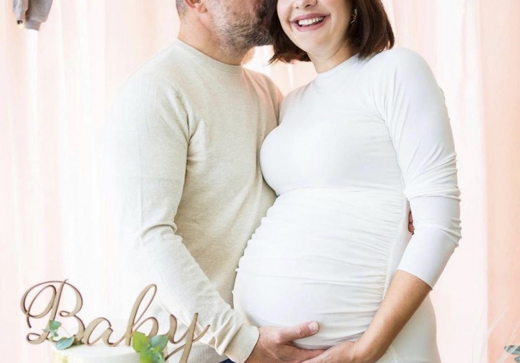 Çifti i yjeve turq u bënë sërish prindër, aktorja zbulon disa detaje nga lindja: Rrezikova jetën time…