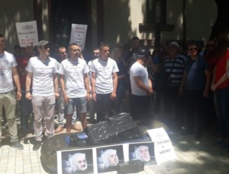 Protesta me gomone para Ministrisë së Brendshme, procedohen të rinjtë e FRPD dhe LRI