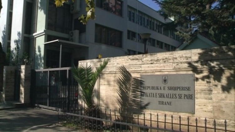Studimi/ Në gjykatën e Tiranës, 7 muaj për të marrë një vendim