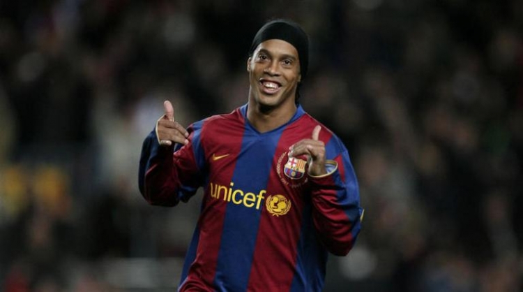 “Magjistari” Ronaldinho zyrtarizon tërheqjen, “qan” bota e futbollit