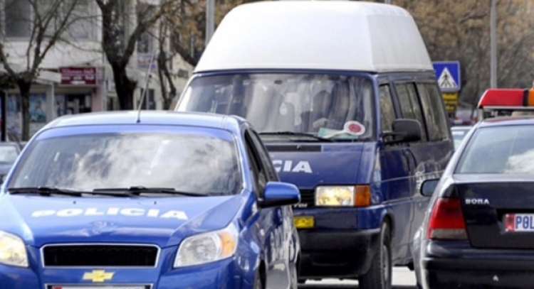 Vjedhje, armë dhe kontrabandë, aksion “blic” i policisë në Lezhë, arrestohen tre persona [FOTO]