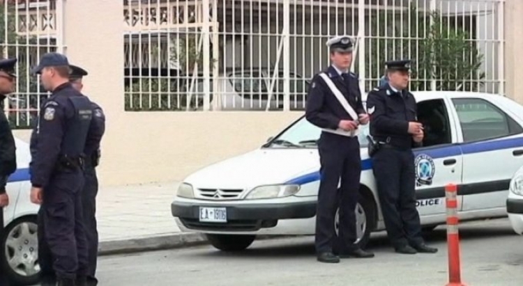 Policia greke shkatërron grupin e prostitucionit, prangoset 