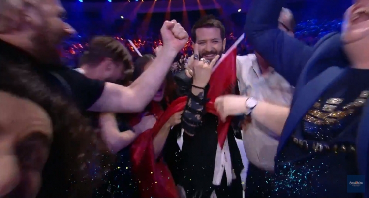 Nata e parë në Eurovision, flet Eugent Bushpepa: Kisha shumë emocione, zemra mal me flamujt shqiptarë përreth [VIDEO]