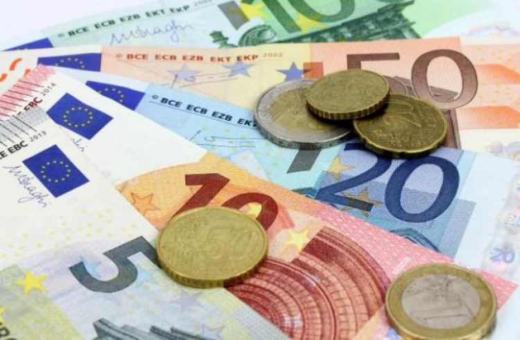 Monedha Euro vazhdon “rënien e lirë”, aktualisht 1 euro këmbehet me 133.47 lekë, kursi më I ulët që prej 12 shtatorit të këtij viti