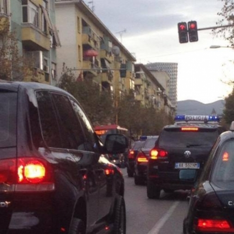 Korçë, përplaset makina e eskortës së kryeministrit Edi Rama, raportohen disa të plagosur