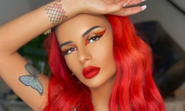 Wow! Rina përballet me YLLIN BOTËROR nga pushimet në Greqi: 'Nuk e dija që isha fansja jote'