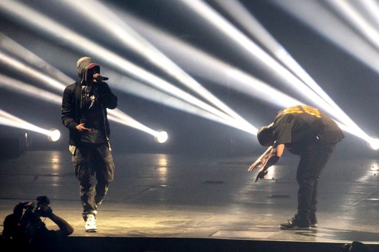 Drake përulet para Eminem, performojnë së bashku në Detroit [VIDEO]