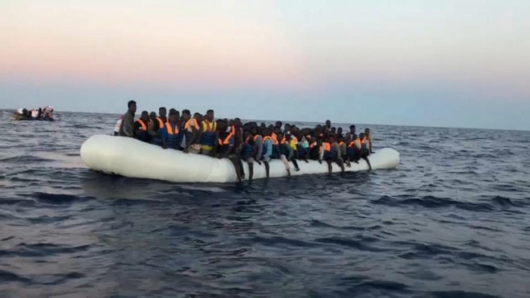 Kryeministri i ri spanjoll shmang katastrofën humanitare. 629 emigrantët do të zbresin në portin e Valencias