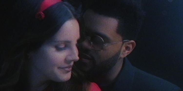 Lana dhe The Weeknd kërcejnë në majë të simbolit H të Hollywood [VIDEO]