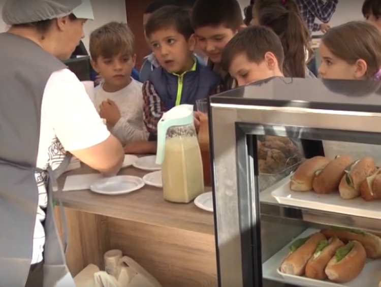 Vakt ushqimor në shkolla, projekti pilot nis në Korçë, çfarë përmban